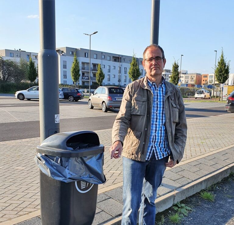 Mülleimer am P+R Parkplatz am Nordbahnhof installiert